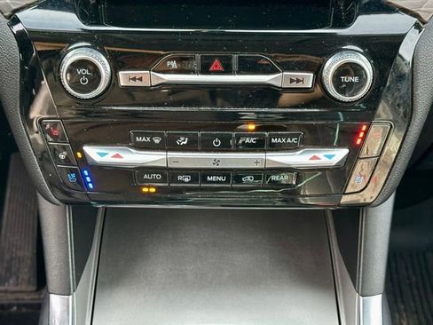 Used 2023 Ford Explorer Limited w/ Limited Technology Package image 30