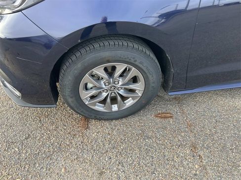 Certified 2024 Toyota Sienna XLE image 10