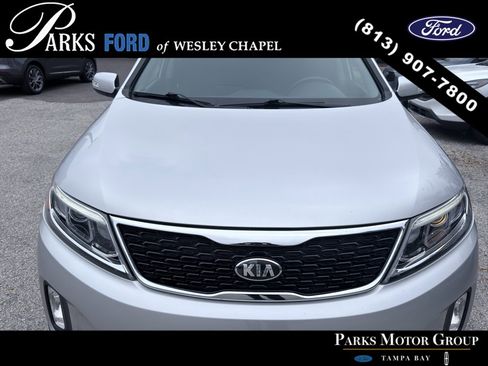 Used 2014 Kia Sorento LX image 1