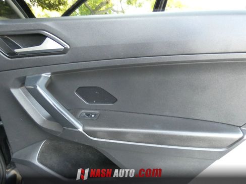 Used 2018 Volkswagen Tiguan SE w/ Panoramic Sunroof Package AWD/4WD image 37