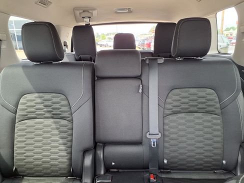 Used 2024 Nissan Pathfinder SV image 12