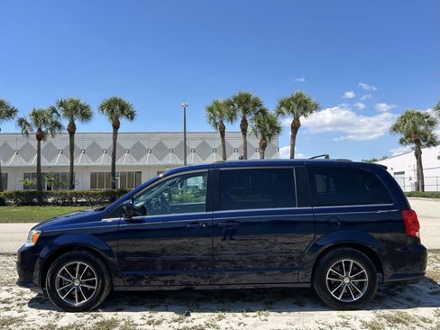 Used 2017 Dodge Grand Caravan SXT FWD image 9