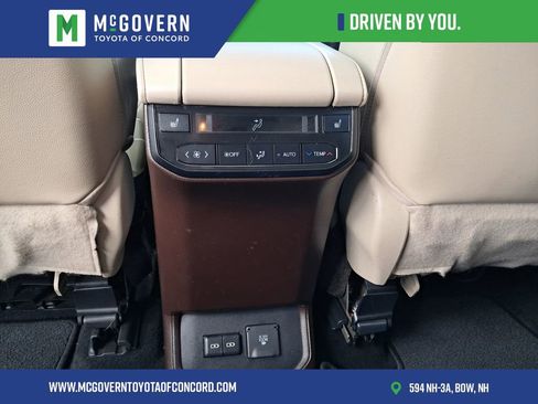 Used 2022 Toyota Highlander Platinum AWD/4WD image 22