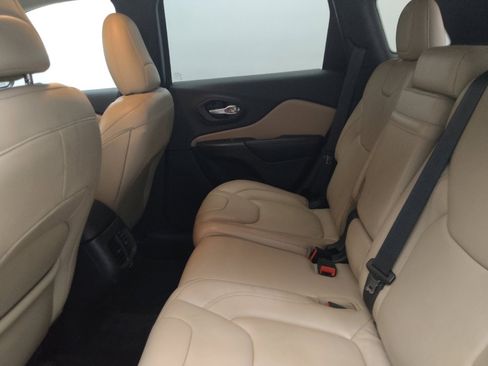 Used 2016 Jeep Cherokee Limited image 18