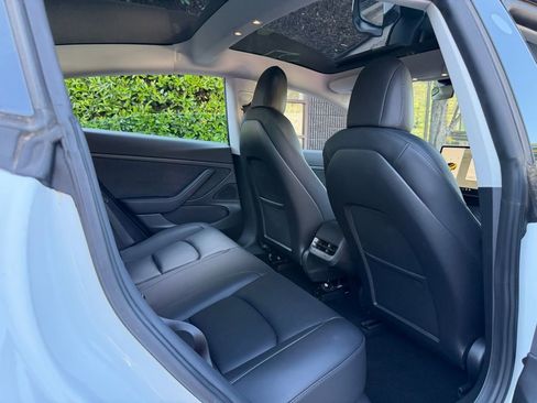 Used 2021 Tesla Model 3 Standard Range Plus image 37