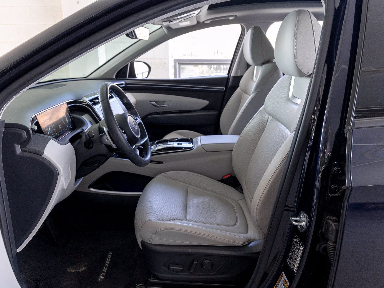 Used 2023 Hyundai Tucson Limited AWD/4WD image 11