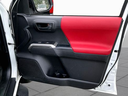 Certified 2023 Toyota Tacoma SR5 AWD/4WD image 21