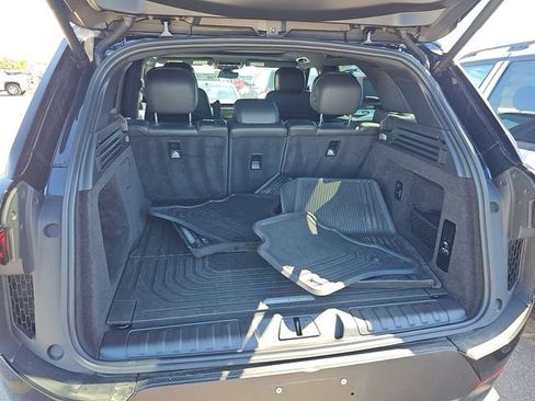 Used 2025 Land Rover Range Rover Sport SE AWD/4WD image 8