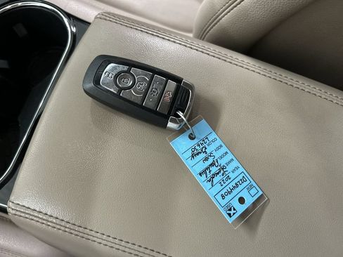 Used 2022 Lincoln Nautilus AWD w/ Premium Package image 12