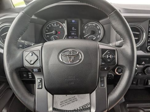 Used 2022 Toyota Tacoma TRD Sport AWD/4WD image 21