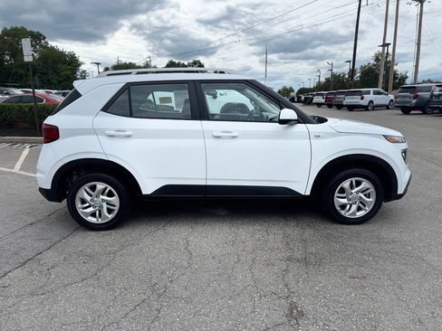 Used 2020 Hyundai Venue SEL FWD image 8