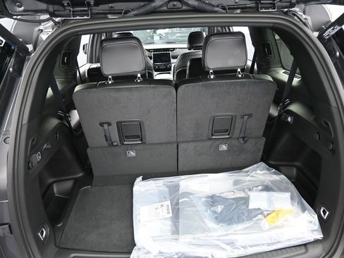 Used 2025 Jeep Grand Cherokee L Limited w/ Black Appearance Package image 36