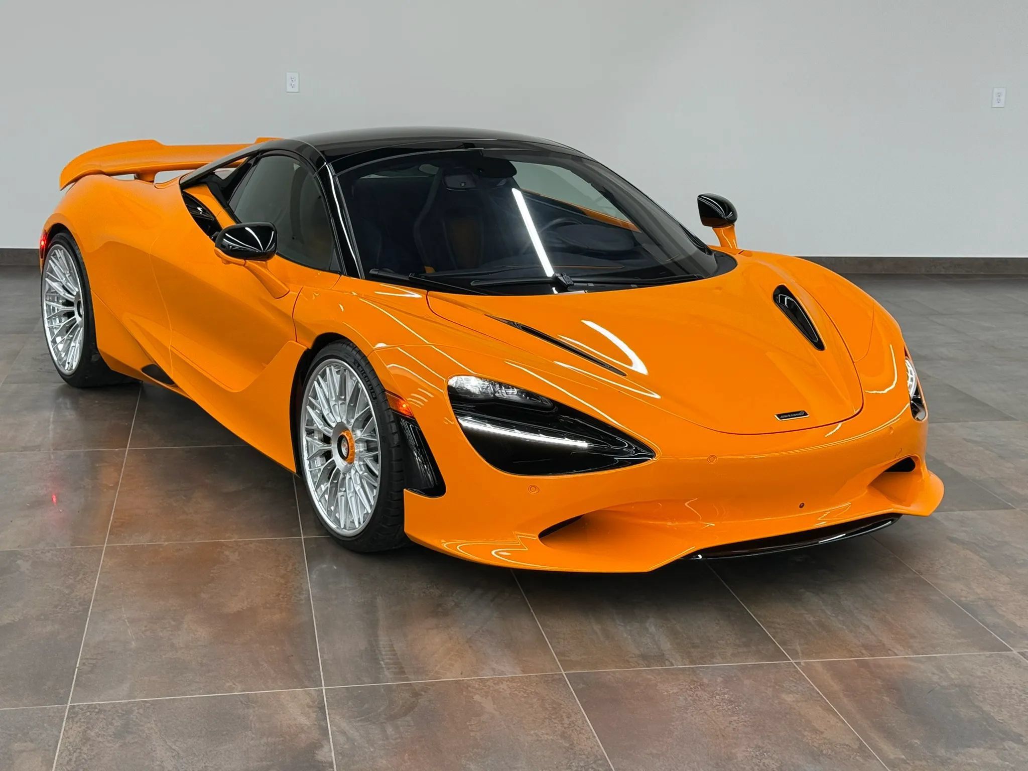 Used 2025 McLaren 750S Spider RWD image 22