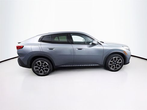 Used 2025 BMW X2 xDrive28i image 8