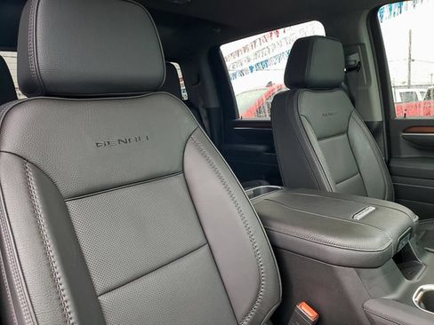 Used 2025 GMC Sierra 3500 Denali w/ Denali Reserve Package AWD/4WD image 46