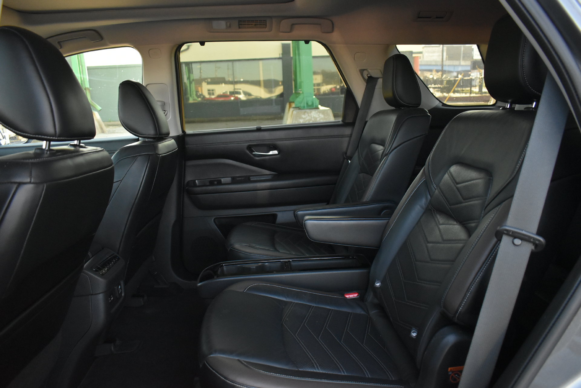 Used 2022 Nissan Pathfinder Platinum w/ Cargo Package AWD/4WD image 16