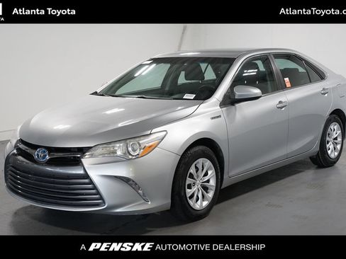 Used 2017 Toyota Camry LE FWD image 1