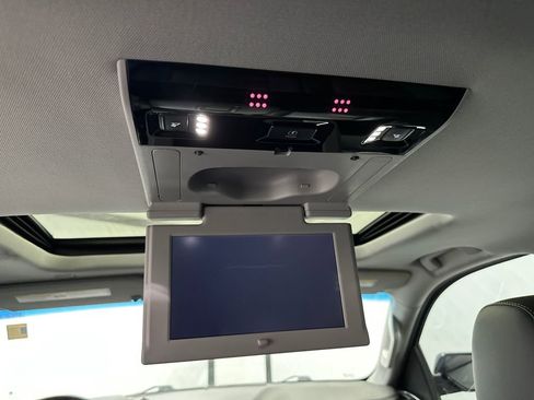 Used 2018 Chevrolet Tahoe LT AWD/4WD image 24