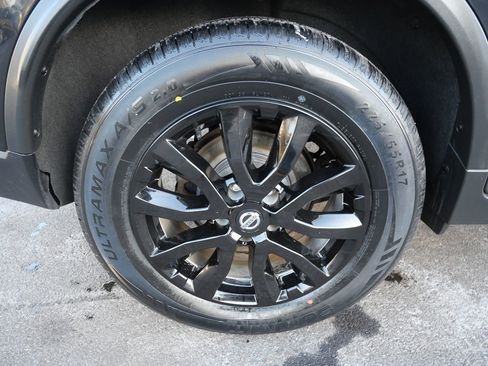 Used 2018 Nissan Rogue SV w/ Premium Package image 34