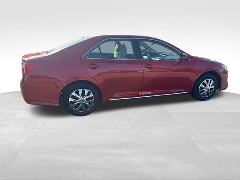 Used 2014 Toyota Camry LE image 8