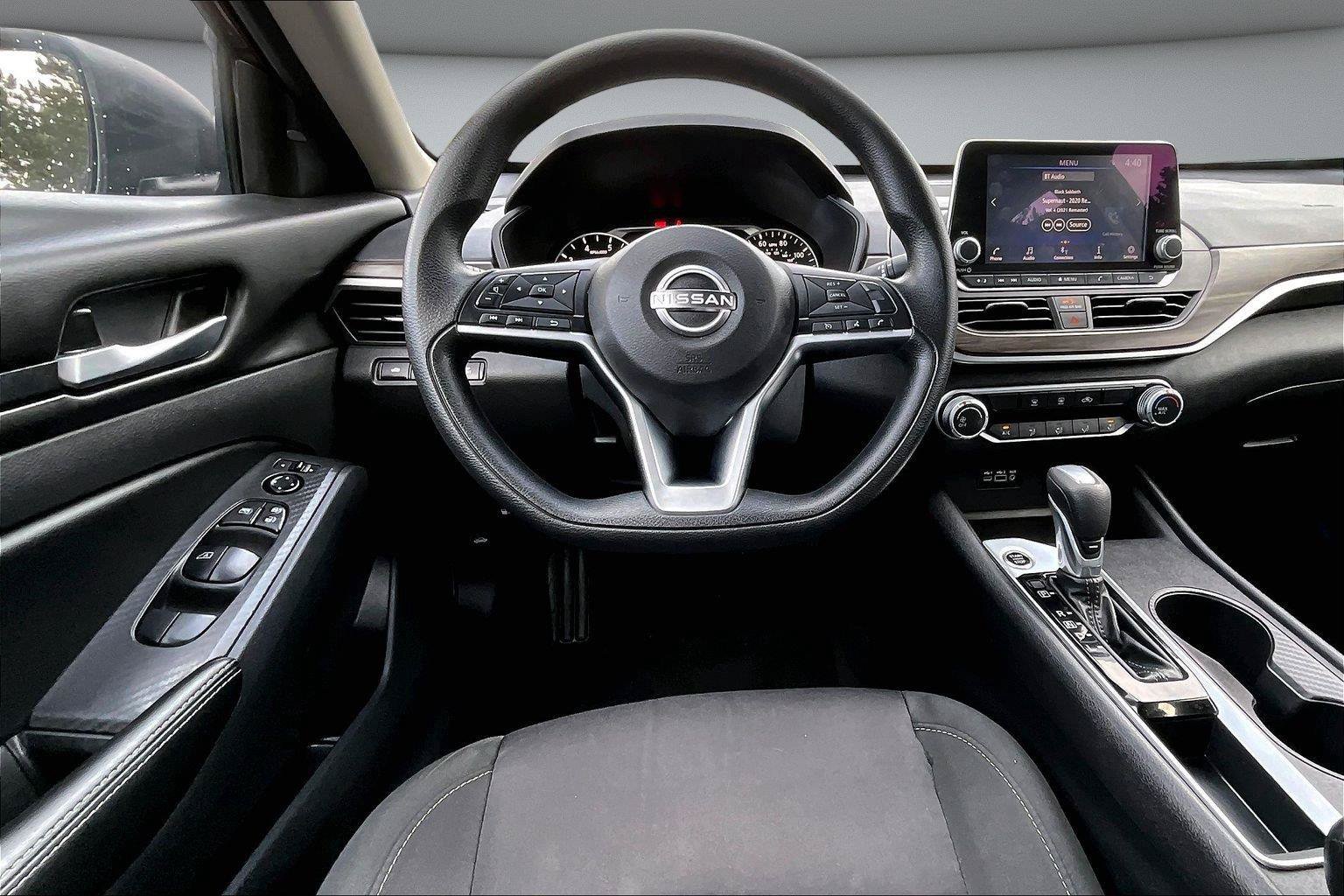Used 2025 Nissan Altima 2.5 SV FWD image 9
