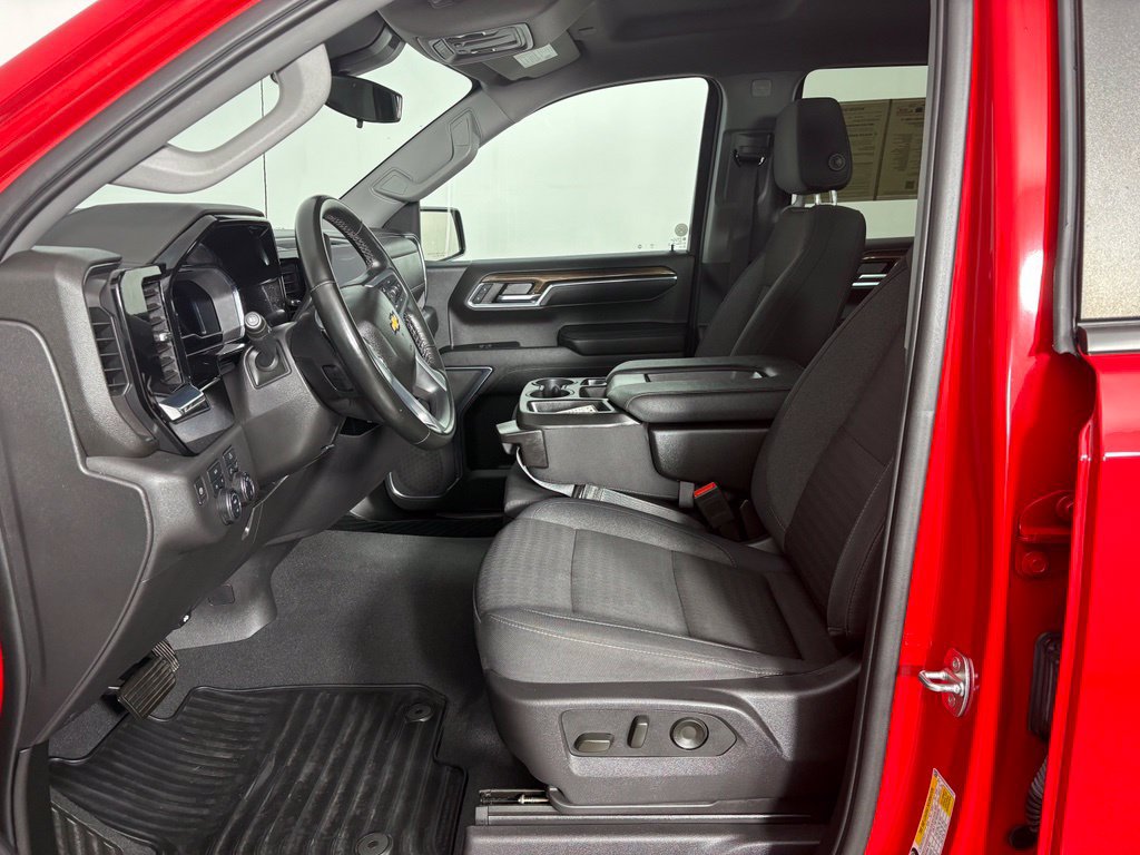 Used 2024 Chevrolet Silverado 1500 LT AWD/4WD image 16