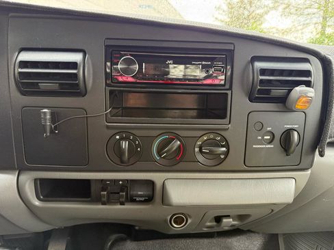 Used 2005 Ford F250 XLT AWD/4WD image 26