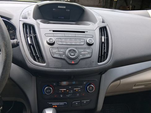 Used 2017 Ford Escape SE w/ SE Cold Weather Package AWD/4WD image 19
