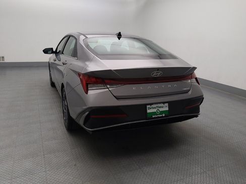 Used 2025 Hyundai Elantra Limited FWD image 6