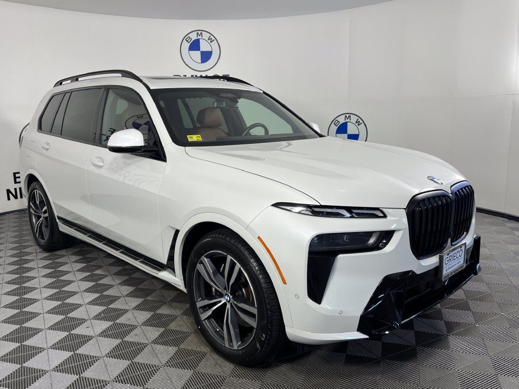 Used 2025 BMW X7 xDrive40i w/ M Sport Package AWD/4WD image 1