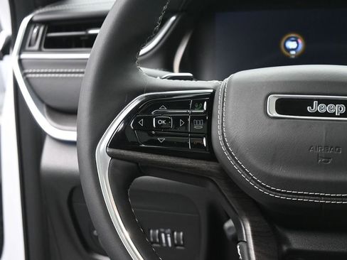 Used 2023 Jeep Grand Cherokee Overland image 30