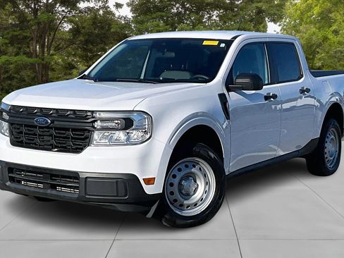 Used 2024 Ford Maverick XL image 3