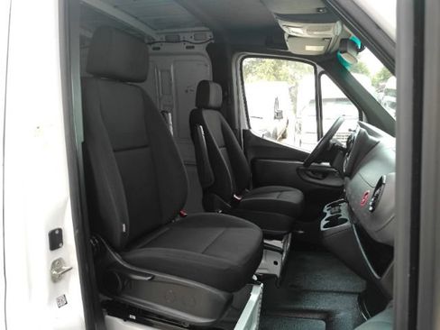 Used 2024 Mercedes-Benz Sprinter 2500 image 21