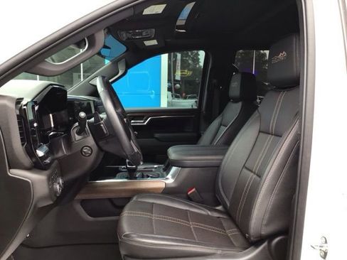 Used 2023 Chevrolet Silverado 1500 High Country w/ High Country Premium Package AWD/4WD image 11