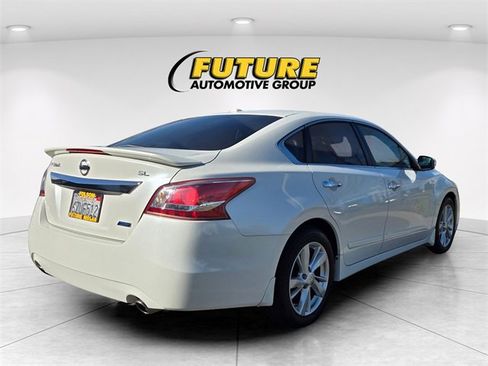Used 2013 Nissan Altima 2.5 SL w/ Technology Pkg image 3
