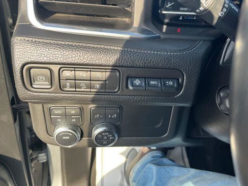 Used 2023 GMC Yukon Denali image 11