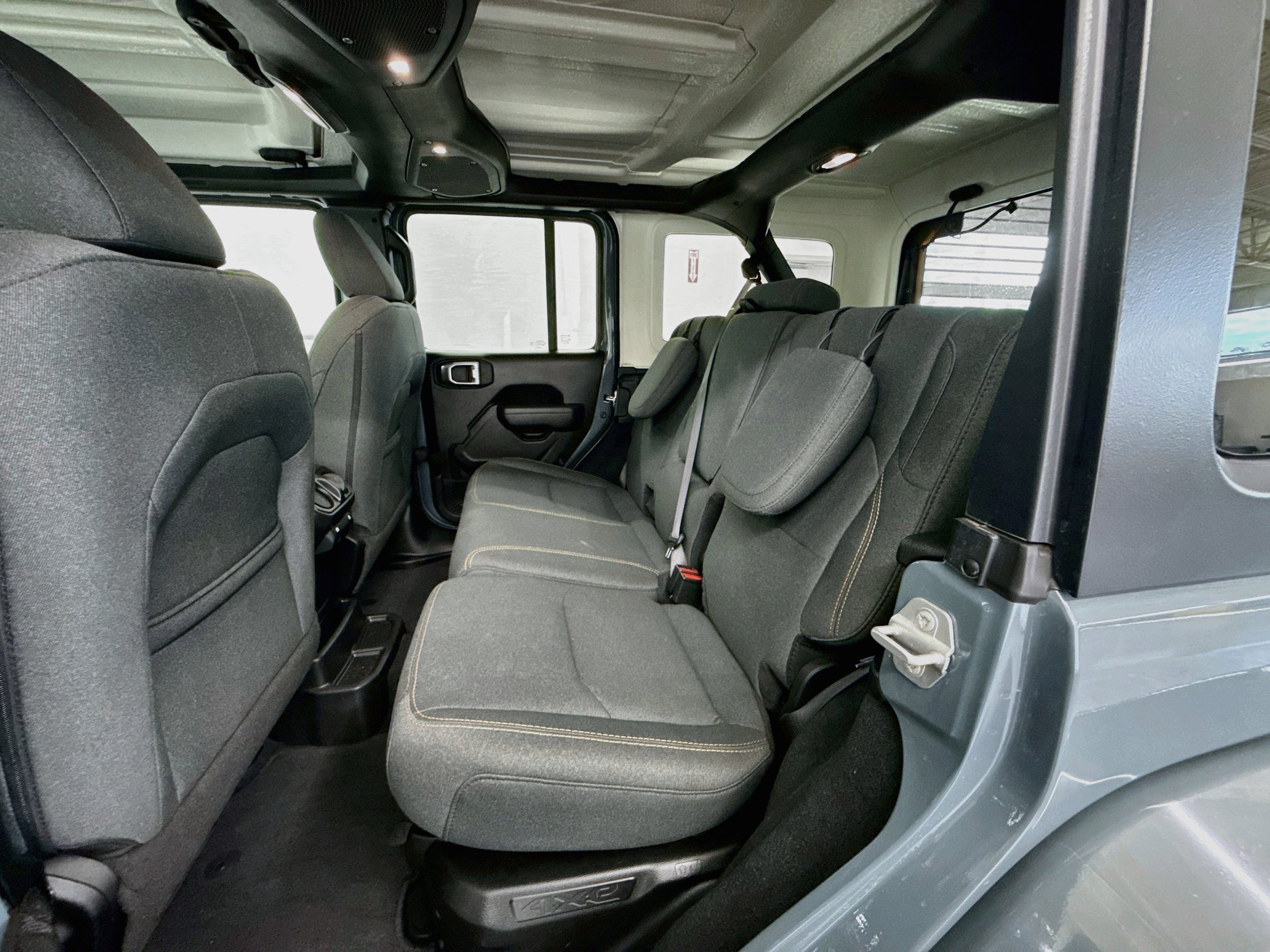 Used 2024 Jeep Wrangler Unlimited AWD/4WD image 27