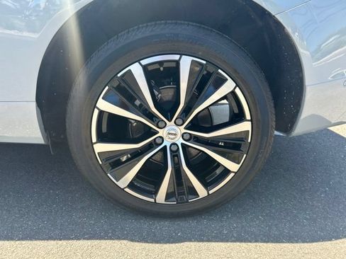 Used 2025 Volvo XC60 B5 Plus AWD/4WD image 9