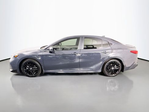 Used 2025 Toyota Camry SE image 6