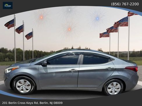 Used 2016 Hyundai Elantra SE FWD image 2