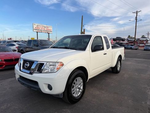 Used 2018 Nissan Frontier SV RWD image 3