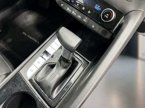 Certified 2023 Hyundai Elantra Limited FWD image 20