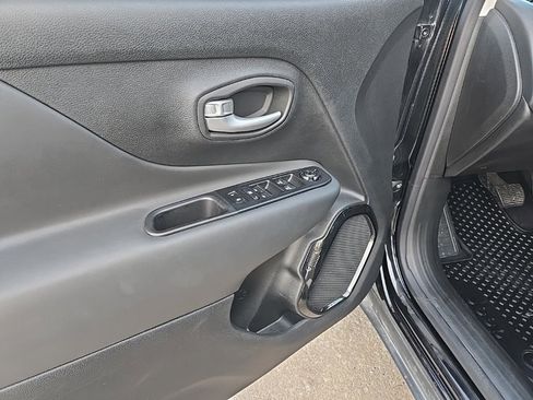 Used 2023 Jeep Renegade Altitude w/ Sun/Sound Group image 32