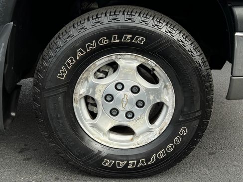 Used 2004 Chevrolet Silverado 1500 4x4 Extended Cab w/ Light Duty Power Package image 12