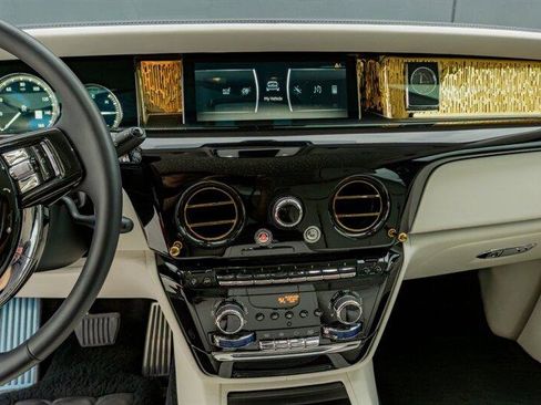 Used 2024 Rolls-Royce Phantom Sedan image 87