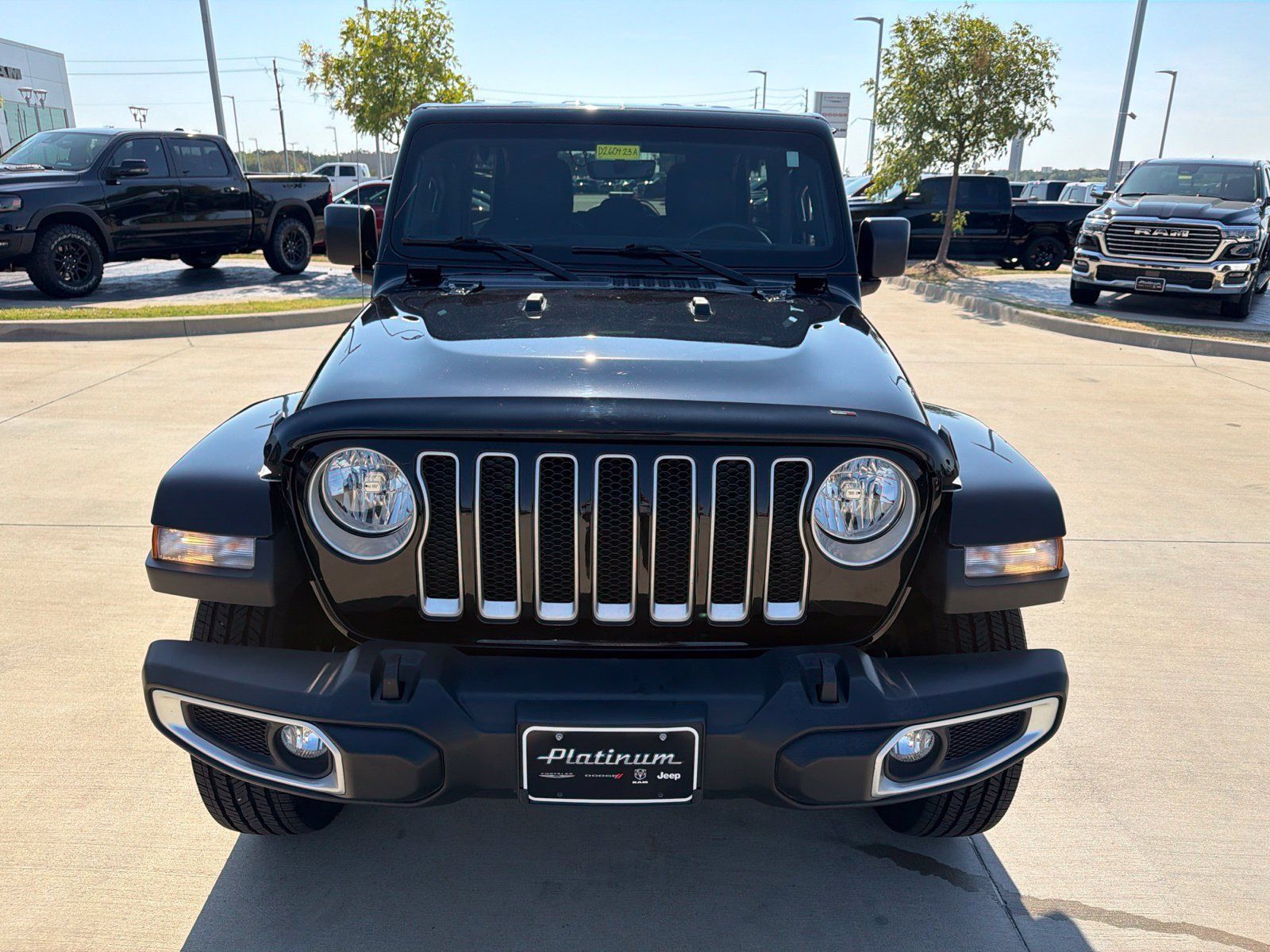 Used 2023 Jeep Wrangler Unlimited Sahara w/ Cold Weather Group AWD/4WD image 8