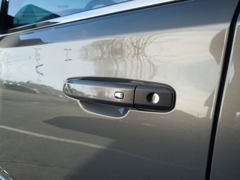 Used 2018 Chevrolet Tahoe LT w/ LT Signature Package image 8