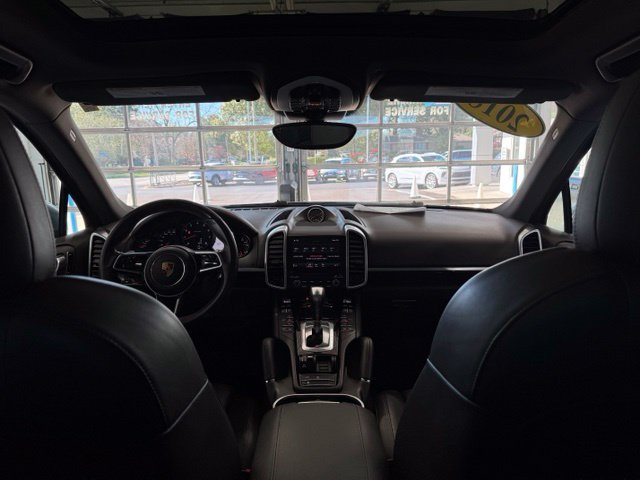 Used 2018 Porsche Cayenne Platinum Edition w/ Premium Package Plus AWD/4WD image 18