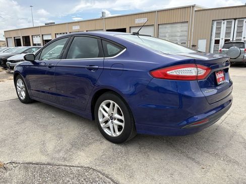 Used 2015 Ford Fusion SE FWD image 3