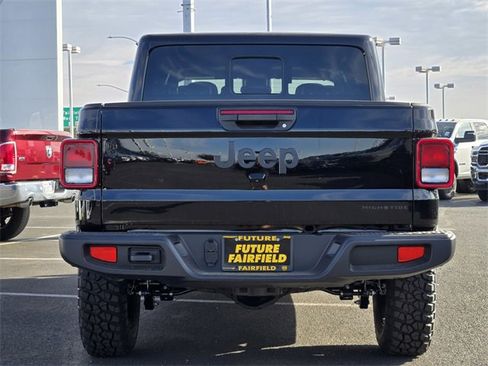 New 2025 Jeep Gladiator High Tide image 5